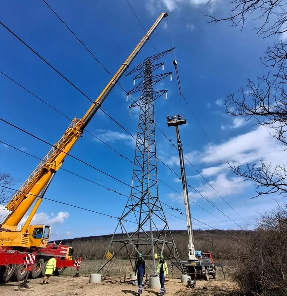 Tájékoztató a Békéscsaba–Nyugat–Medgyesegyháza 132 kV-os távvezeték (78 db oszlop) oszlopfő felújításáról
