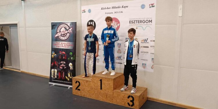 Kick-box: Három érmet is hozott a Mikulás! Kick-box: Három érmet is hozott a Mikulás!